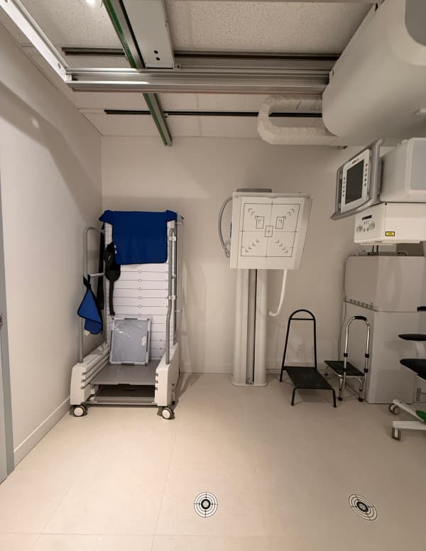 Modern Clinic Entrance & Reception Area